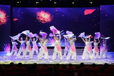 我縣隆重舉行“奮進新時代”慶祝改革開放40周年文藝演出