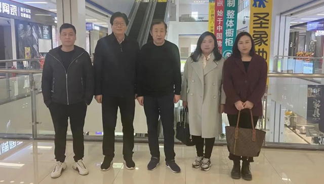 遼寧省裝飾協(xié)會(huì)會(huì)長(zhǎng)劉興貴一行赴沈陽(yáng)陶瓷大世界集團(tuán)開展市場(chǎng)調(diào)研，共話行業(yè)未來(lái)發(fā)展